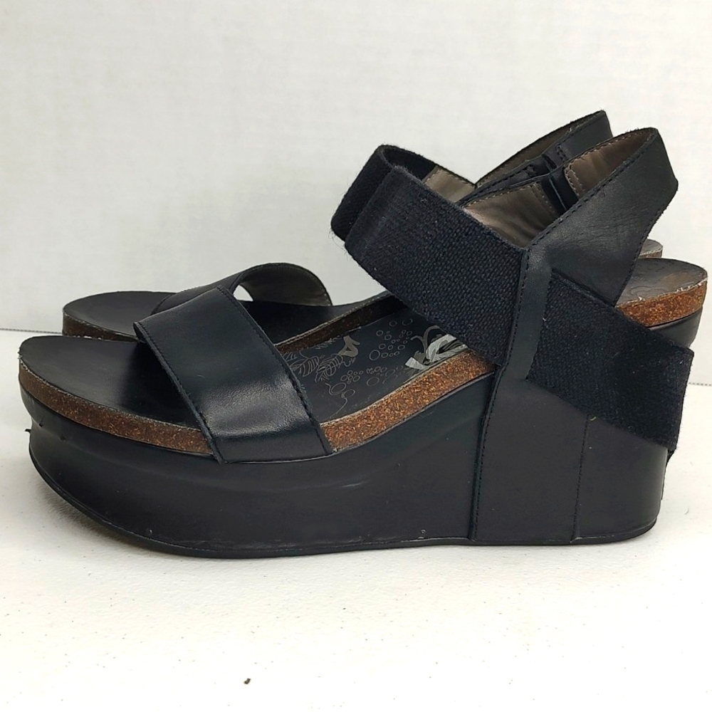 OTBT Bushnell Wedge Sandal size 9 black leather block heel